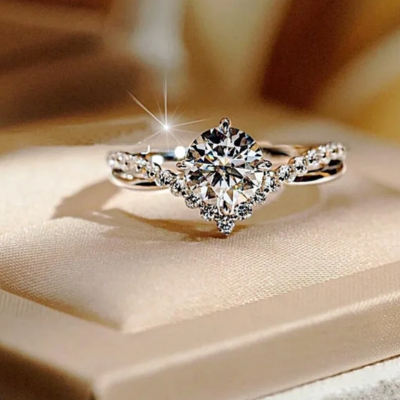 925 Sterling Silver White Sapphire Diamond Ring - Picture 4 of 11